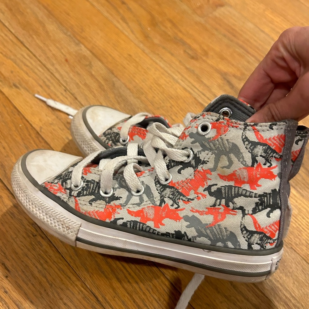 Converse boys size 12 Dino’s 🦕🦖